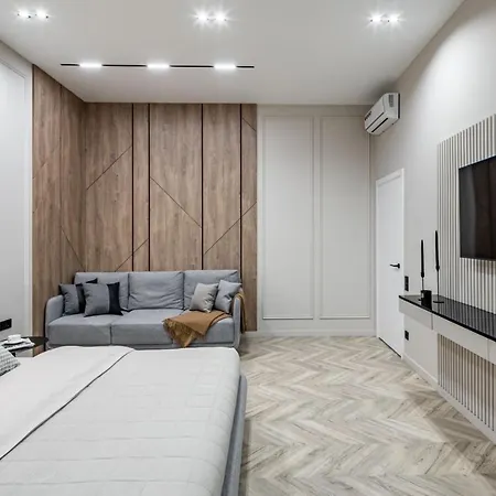 Apartment On Kulisha 28