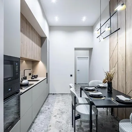 Apartment On Kulisha 28