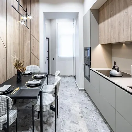 Apartment On Kulisha 28 *